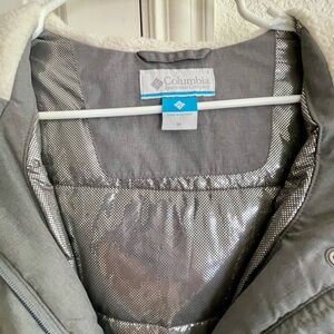 Columbia cold weather coat with fur lined hood. All zippers work.